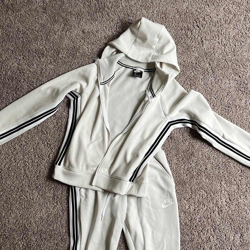 Nike sweatsuit